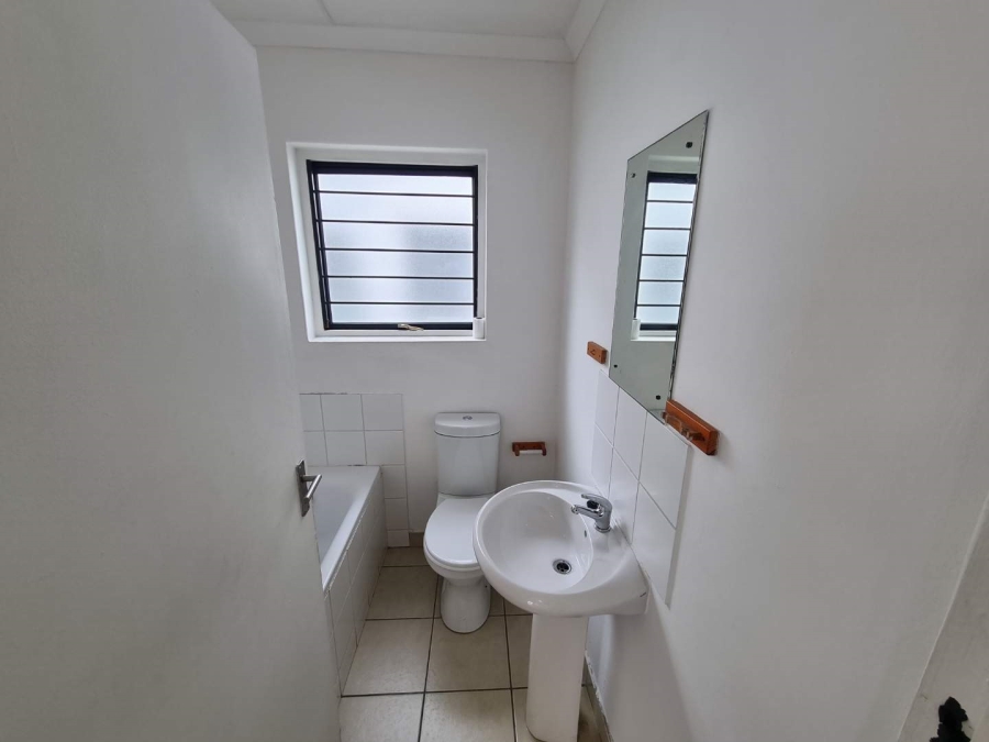 To Let 2 Bedroom Property for Rent in Maitland Western Cape